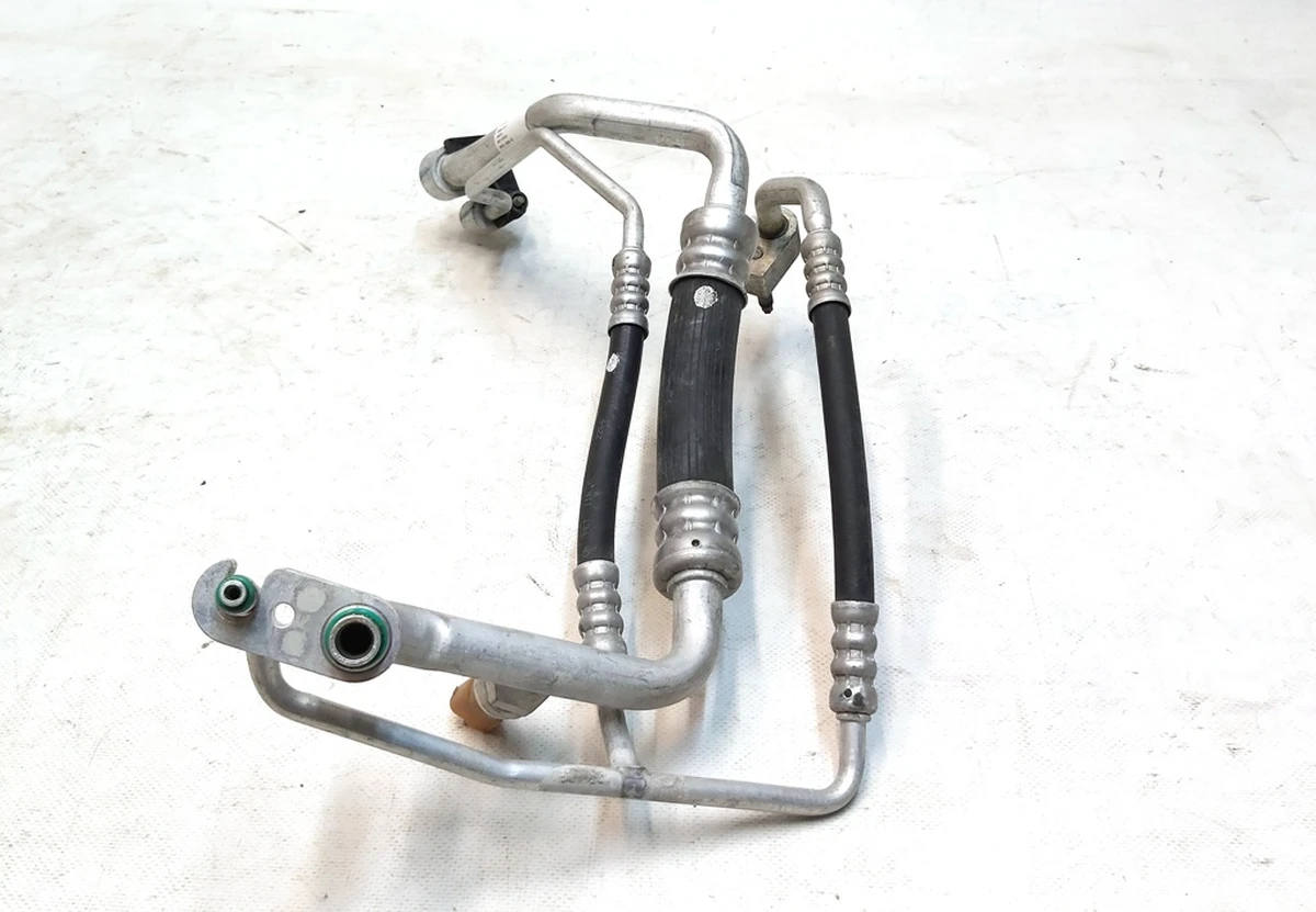 Трубопровід системи кондиціонування Т-образный с датчиком Tesla model X 1054664-00-E