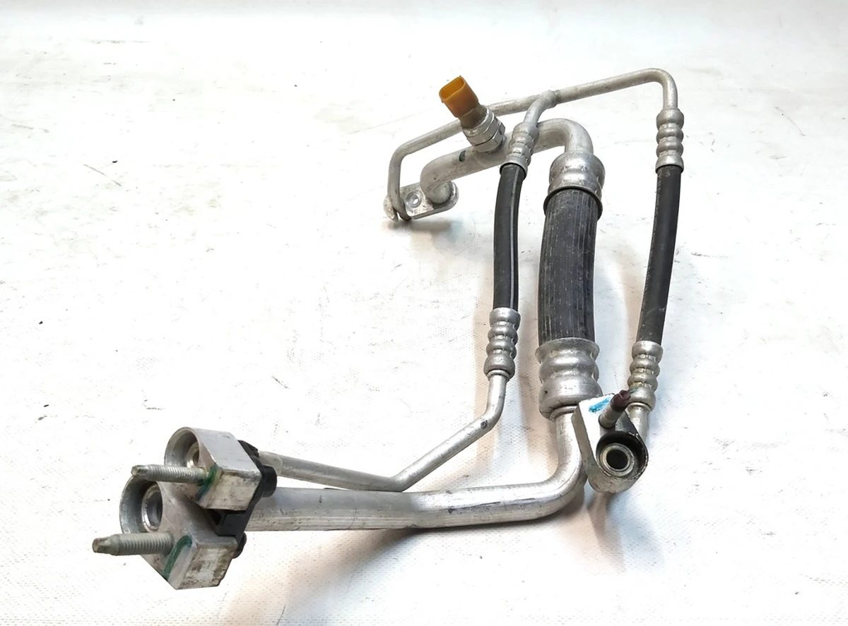 Трубопровід системи кондиціонування Т-образный с датчиком Tesla model X 1054664-00-E