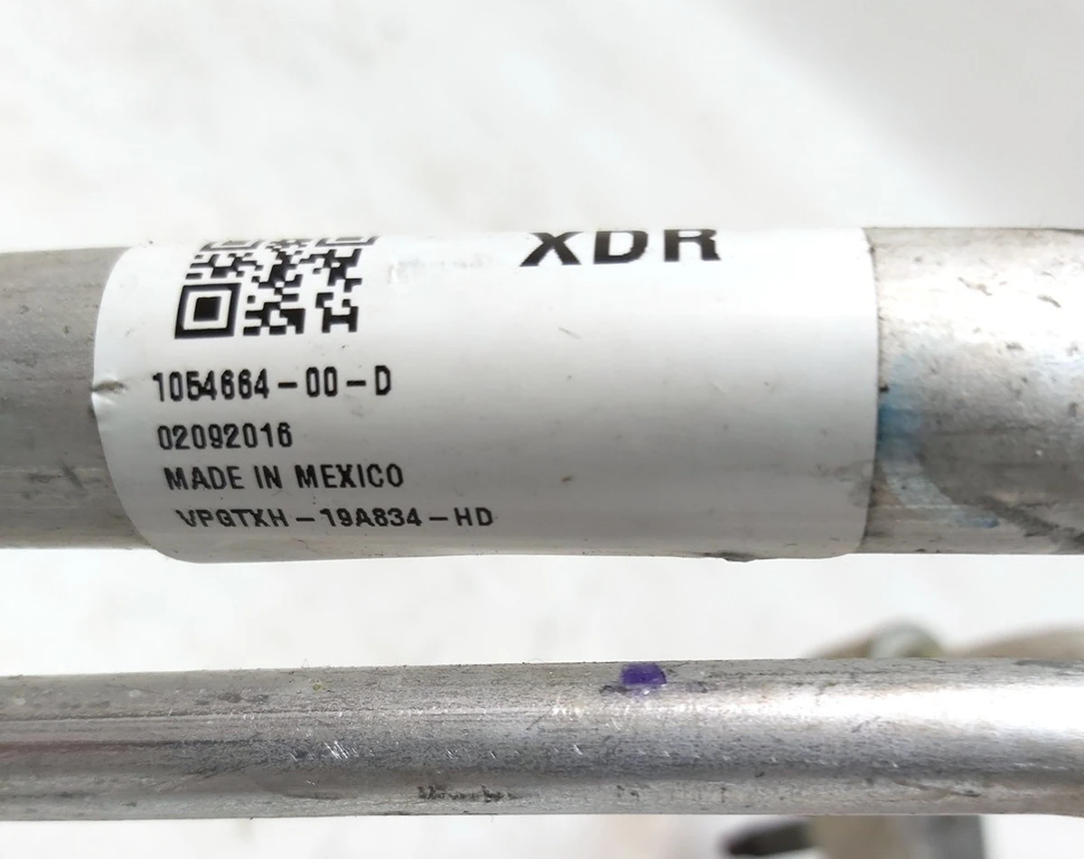 Трубопровід системи кондиціонування Т-образный с датчиком Tesla model X 1054664-00-E