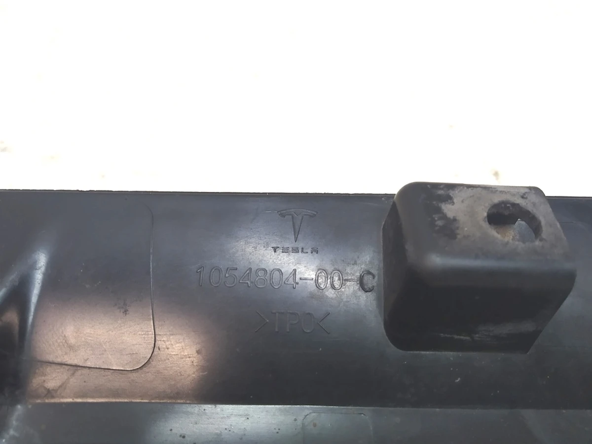 28 Front Right Wheel Fairing (Mudguard) damaged Tesla Model X 1054804-00-D