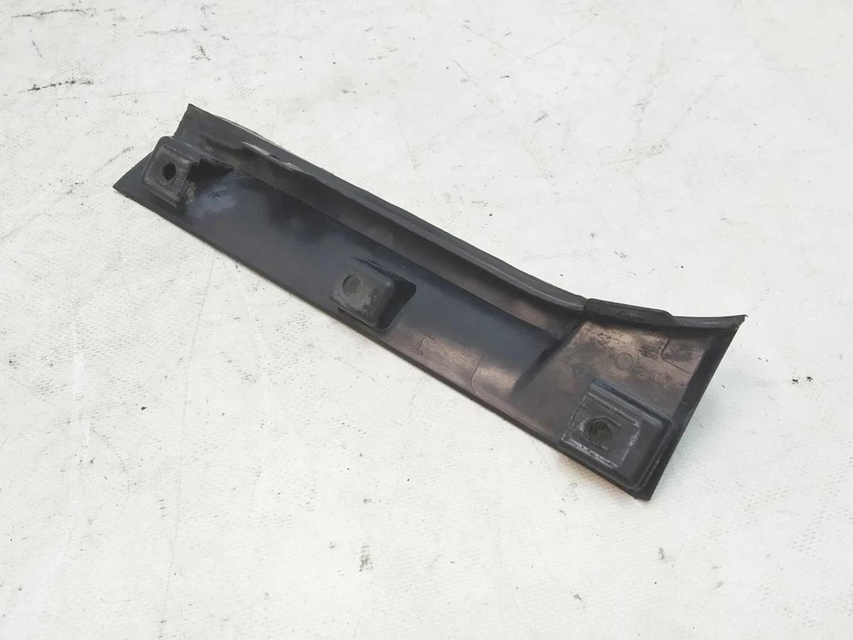 28 Front Right Wheel Fairing (Mudguard) damaged Tesla Model X 1054804-00-D