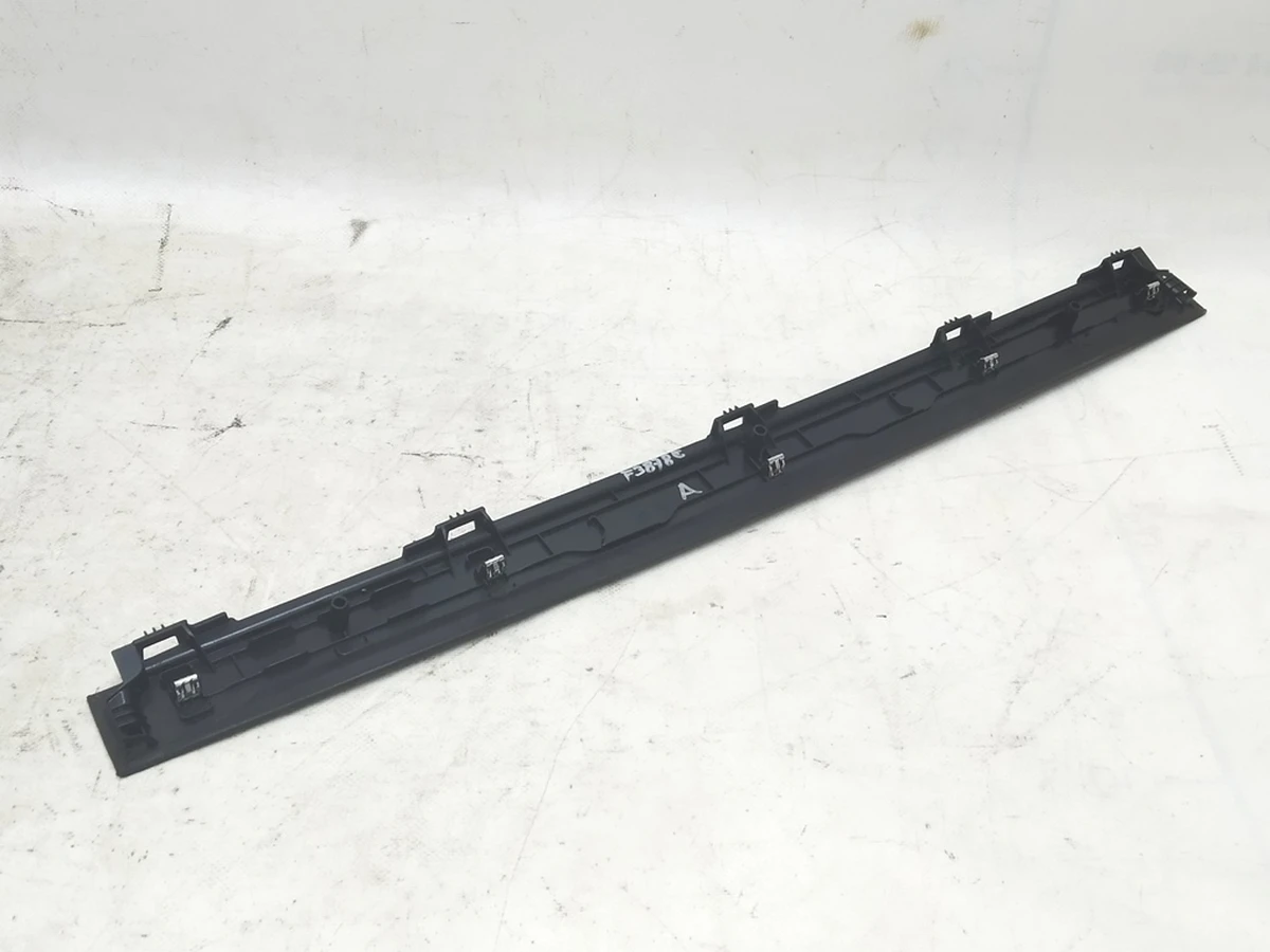 3 Облицовка двери задней правой верхняя ALCN BLK Б/У Tesla Model X 1055011-04-E