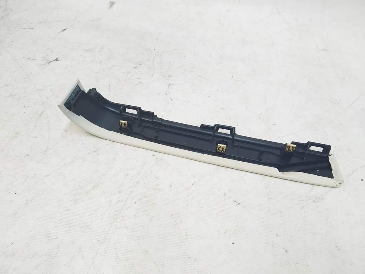 4 Облицовка верхней стойки C задней правой двери NEW ALCANTARA CREAM Tesla Model X 1055010-07-J