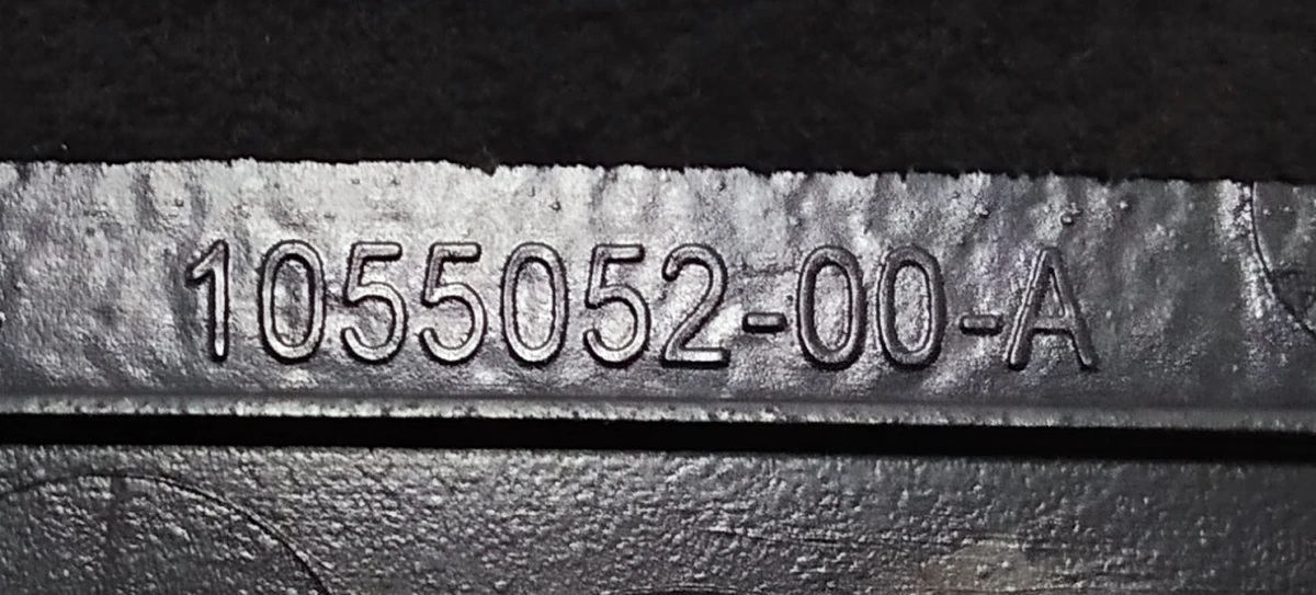 Облицювання двері задніх лівих передня верхня ULTRASUEDE BLK Tesla model X 1055048-06-J