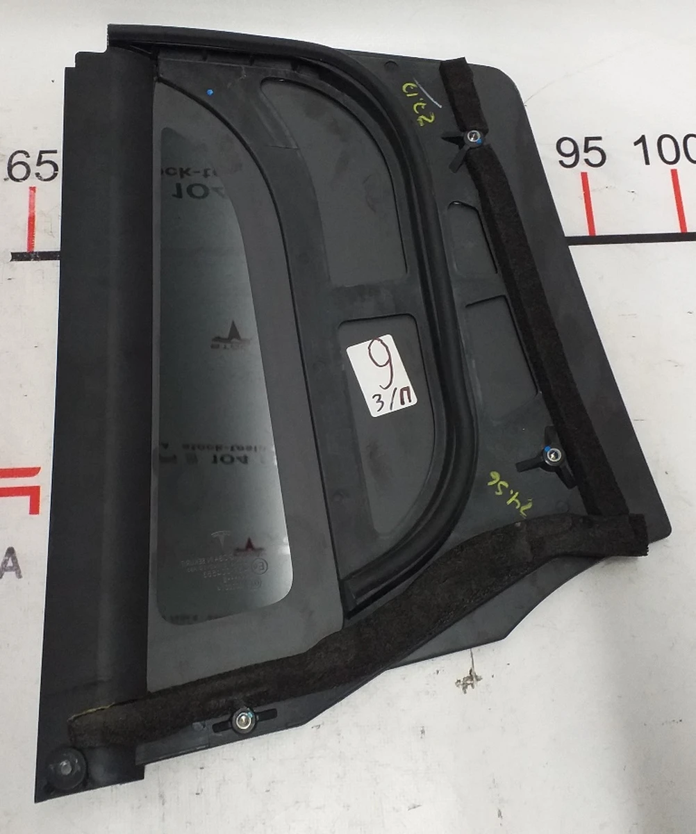 13 Rear right door vent Tesla model X 1055274-00-G