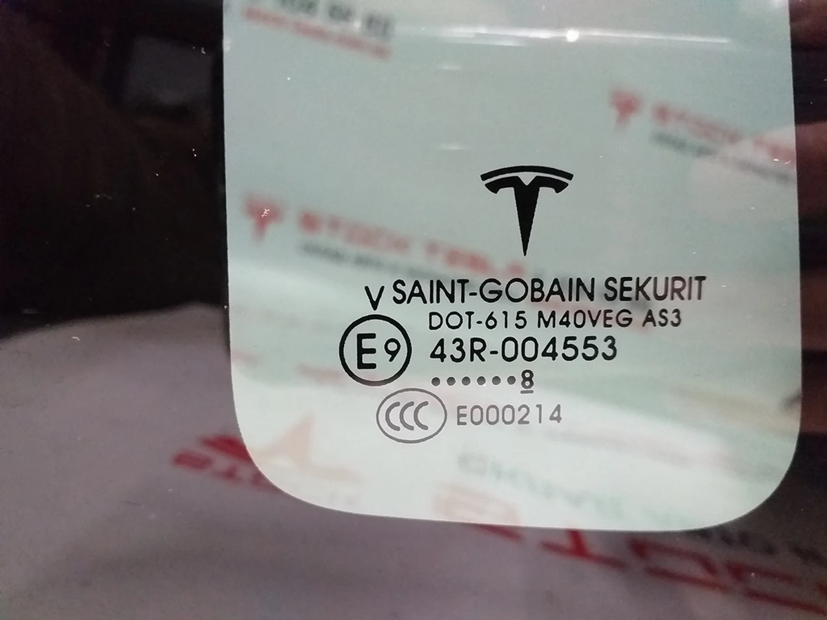 13 Rear right door vent Tesla model X 1055274-00-G