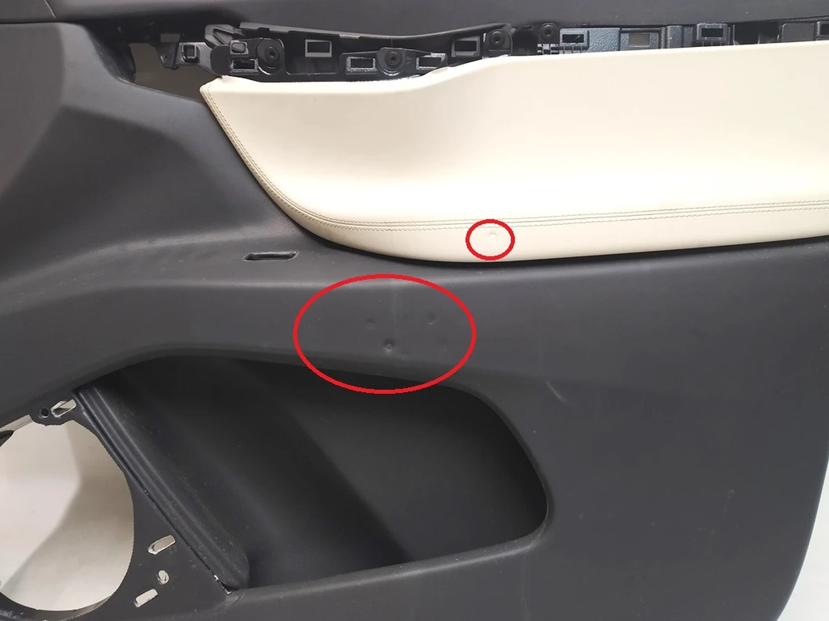 1 MX door trim FR RH prem PUR cream assembled Tesla Model X 1055483-22-M