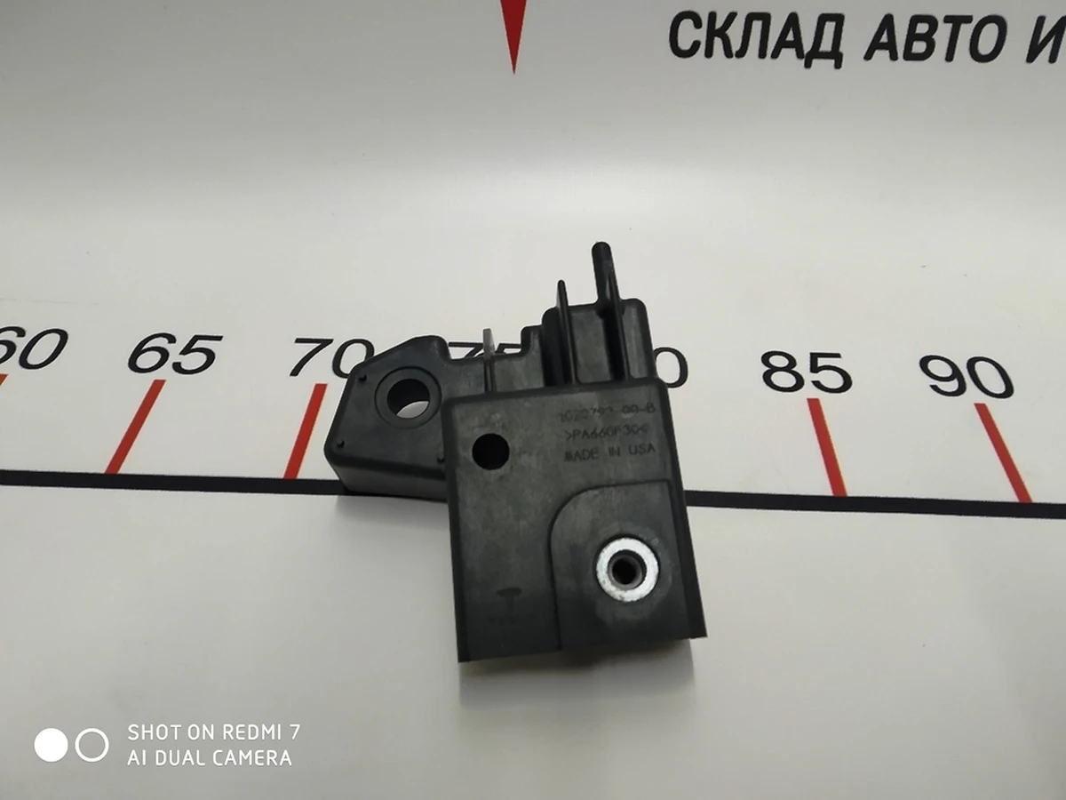 21 Крепление переднего бампера левое внутренее Tesla model S 1055537-00-A