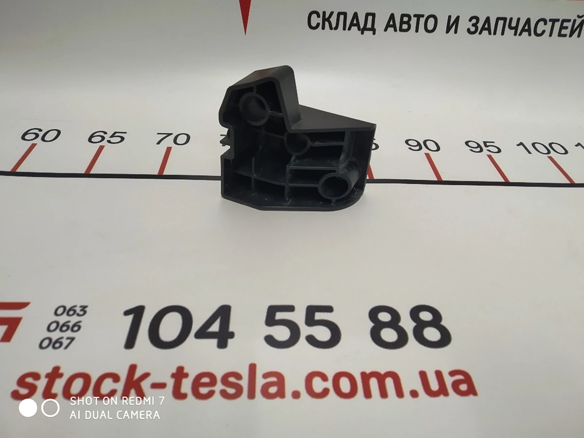 21 Крепление переднего бампера левое внутренее Tesla model S 1055537-00-A