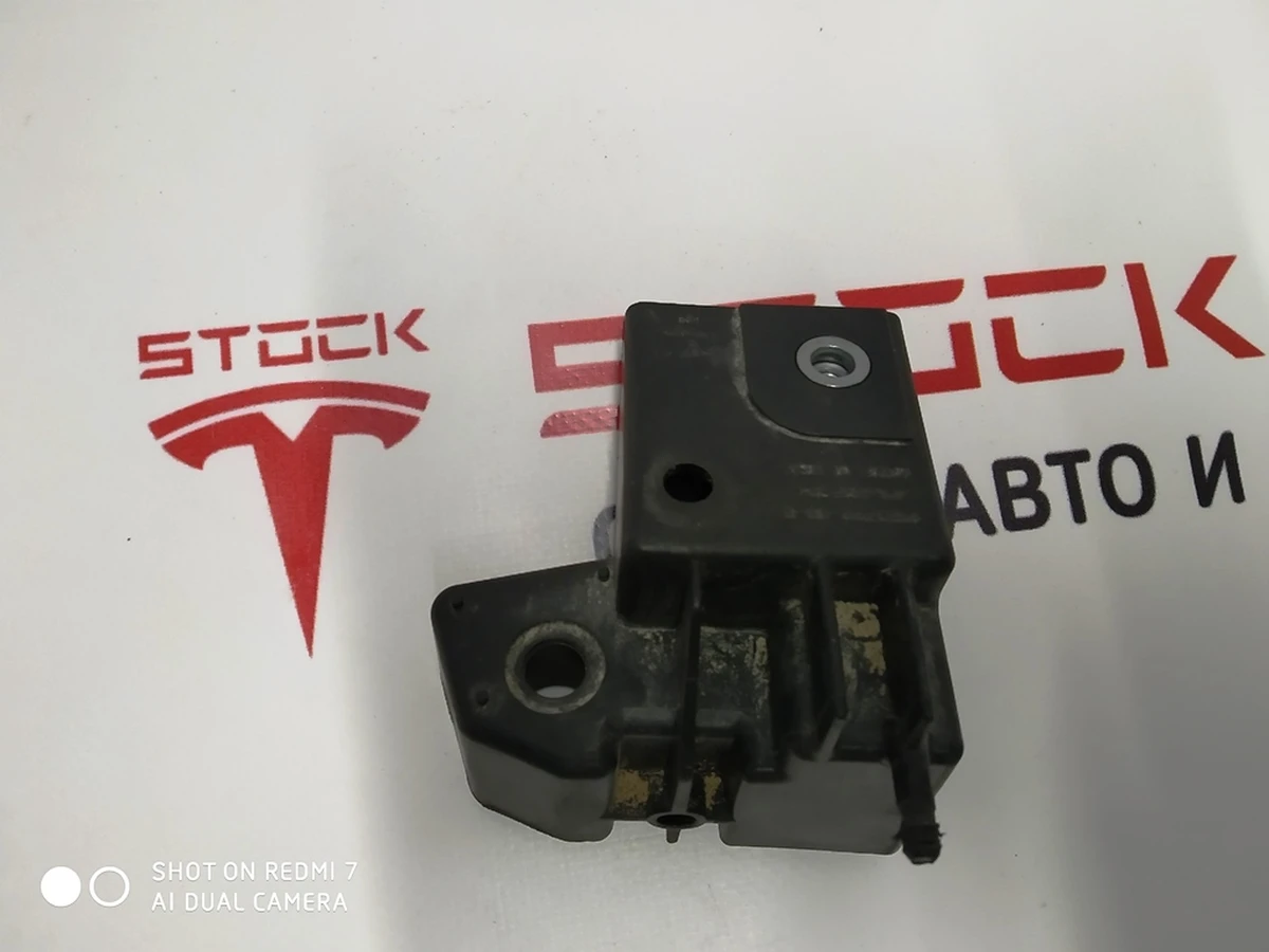 22 Front bumper fastening right inner Tesla model S 1055538-00-A