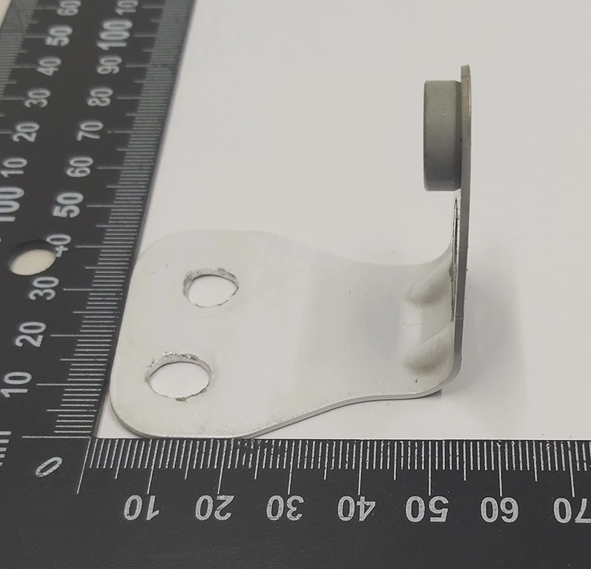 Кронштейн крепления крыла переднего левого/правого верхний Tesla model X 1055757-00-A