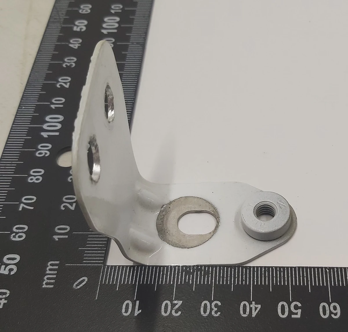 Кронштейн крепления крыла переднего левого/правого верхний Tesla model X 1055757-00-A