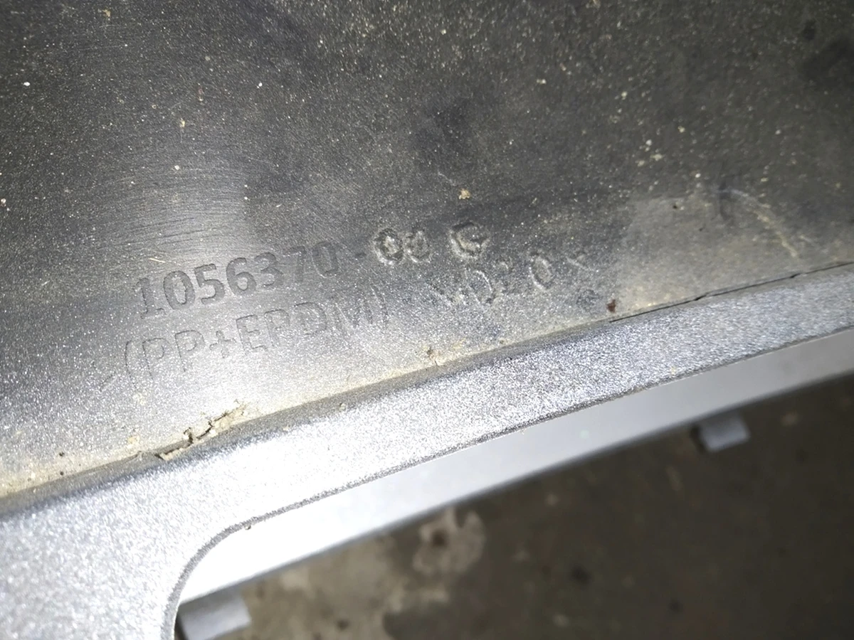 1 Бампер передний под 6 парктроников PPSW (в сборе) с повреждением Tesla model S REST 1056370-S4-A