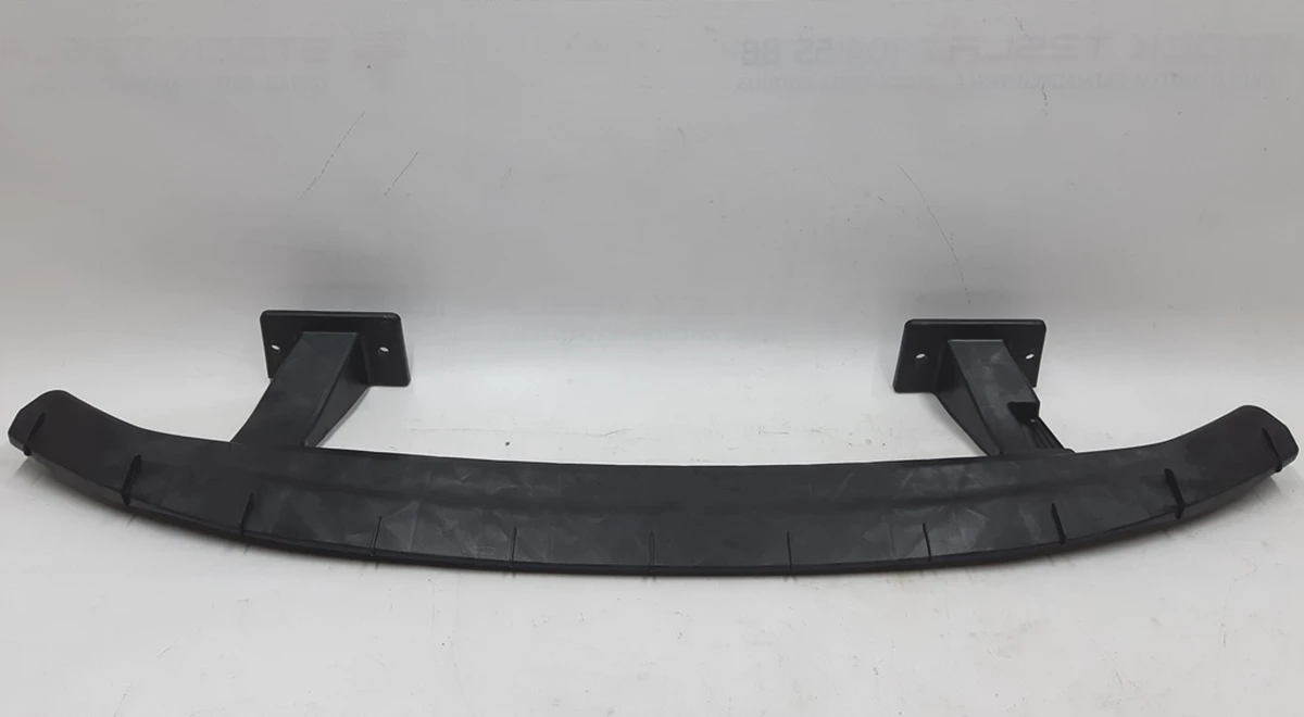 11 Гребень переднего бампера NEW Tesla model S REST 1056837-00-D