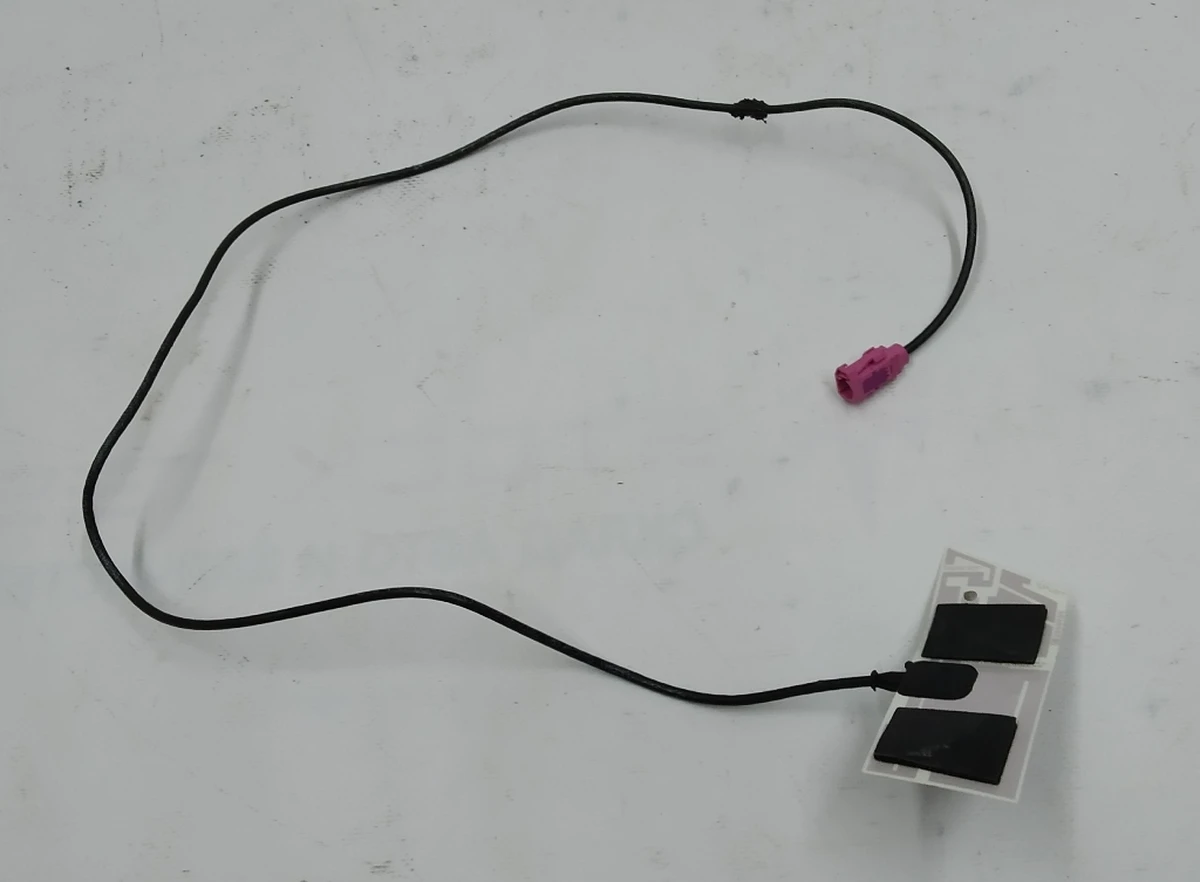 2 Антенна TELR зеркала наружного правого Tesla Model X 1035181-00-J