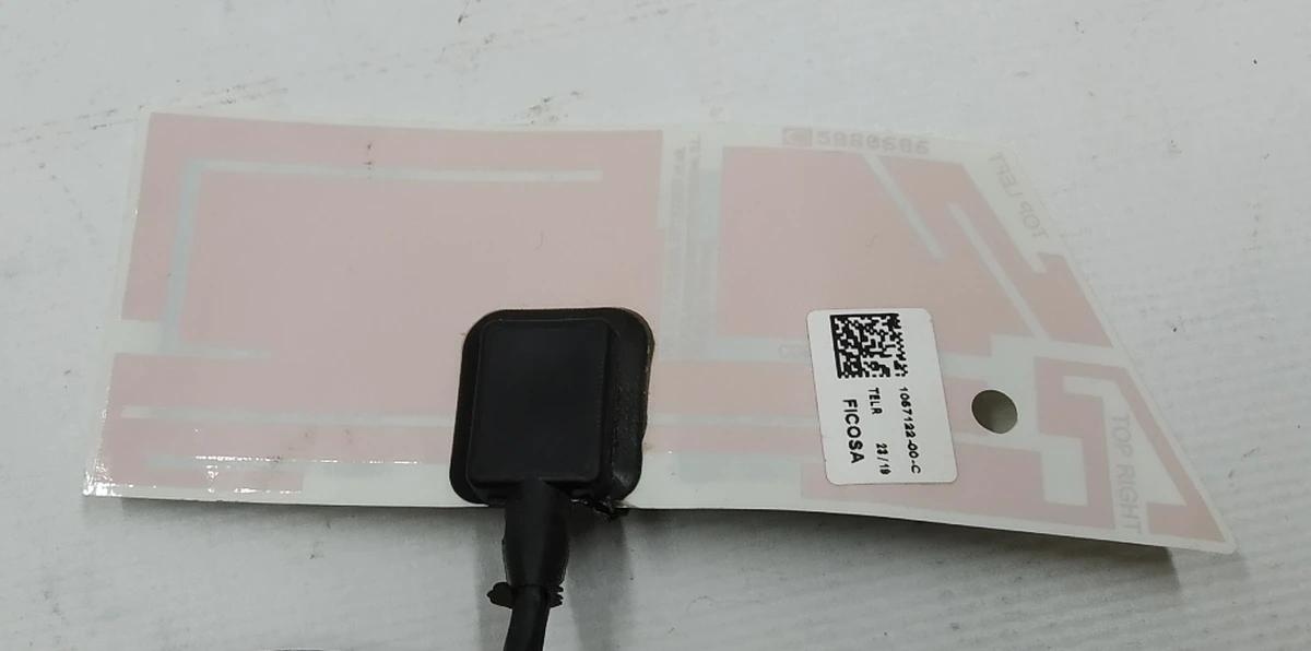 2 Антена TELR дзеркала зовнішнього правого Tesla Model X 1035181-00-J