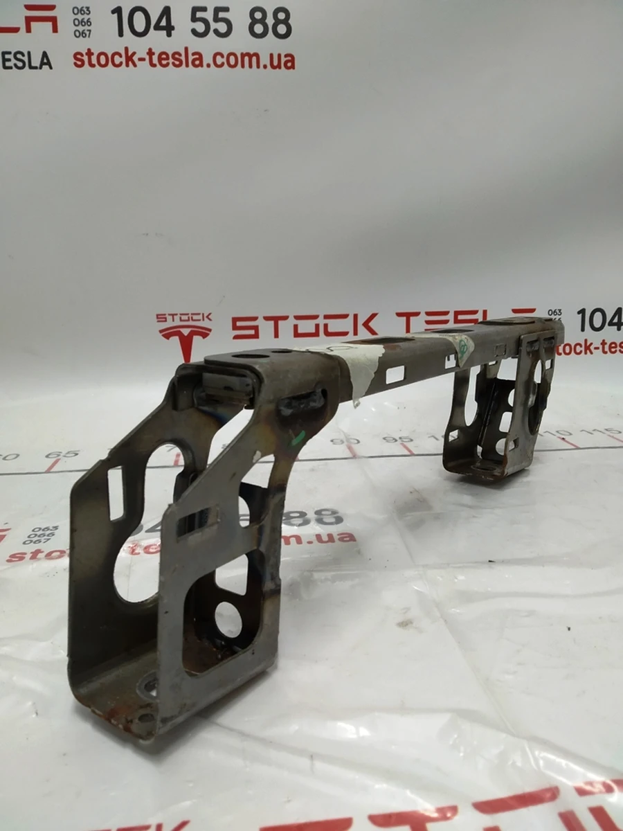 1 Кронштейн кріплення сидіння передній лівий/правий Tesla model X 1057164-00-C