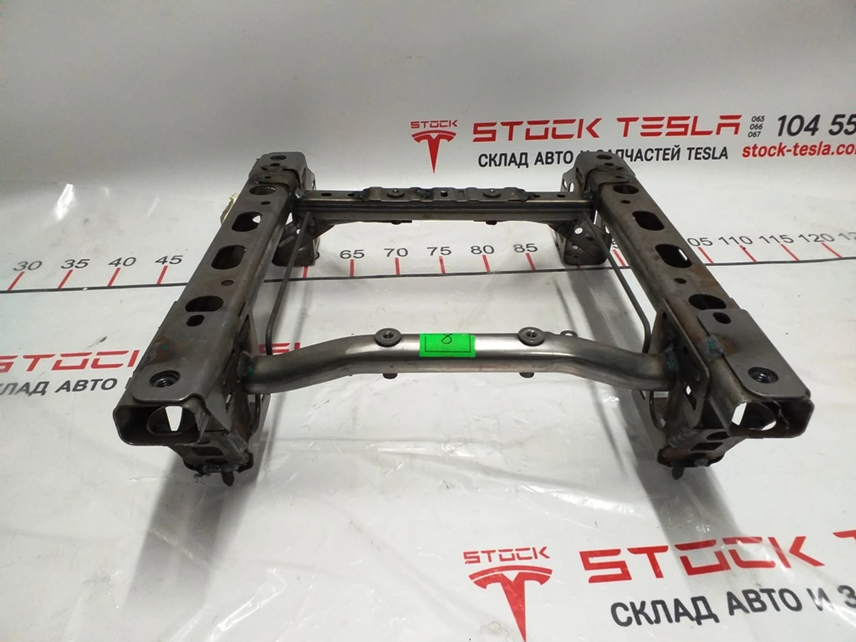 MX, Inboard riser Tesla Model X 1057165-00-C 