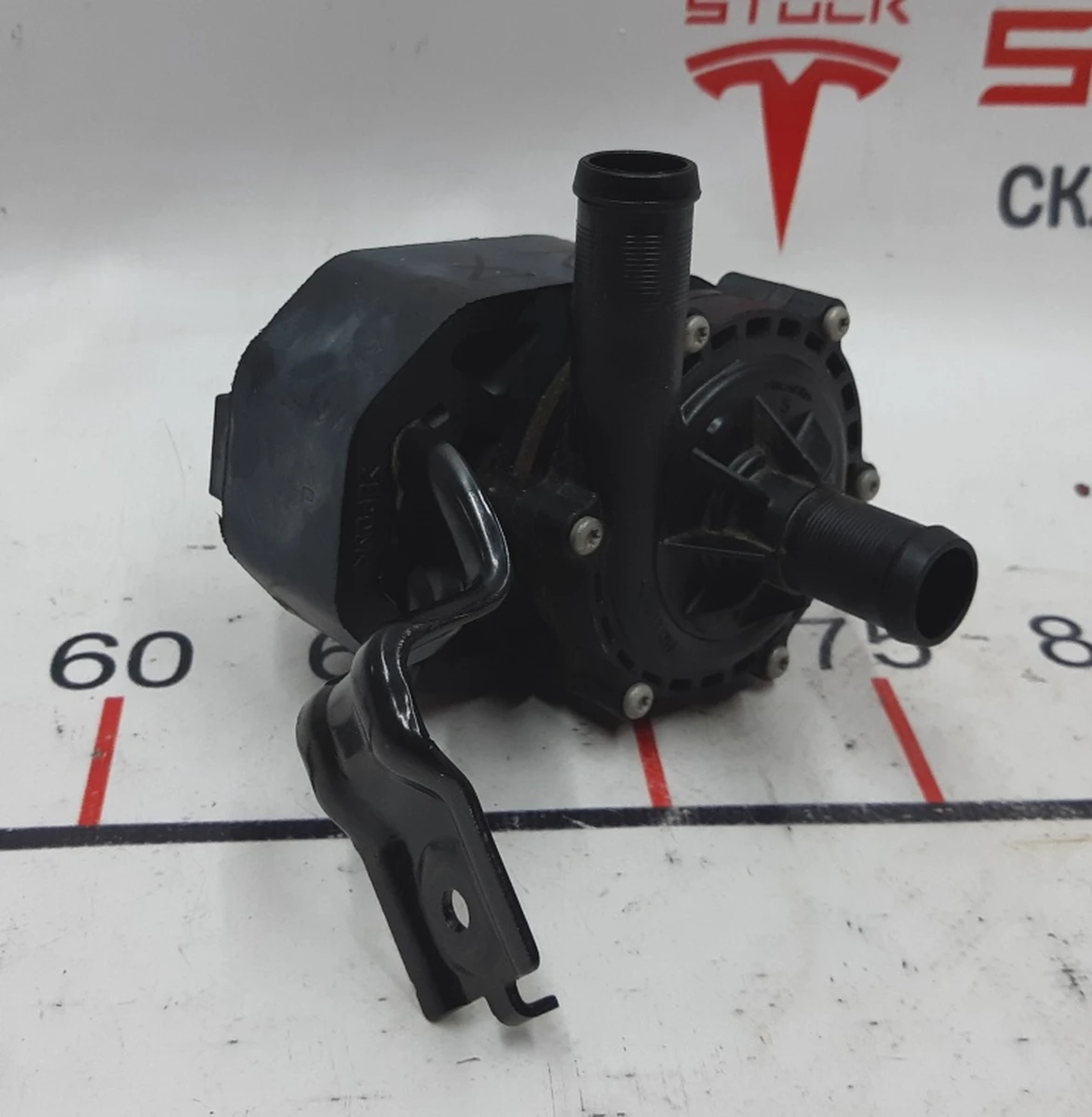 4 Насос охолоджувальної рідини BWD ISO 185 із кронштейном Tesla model S REST 1057235-00-G