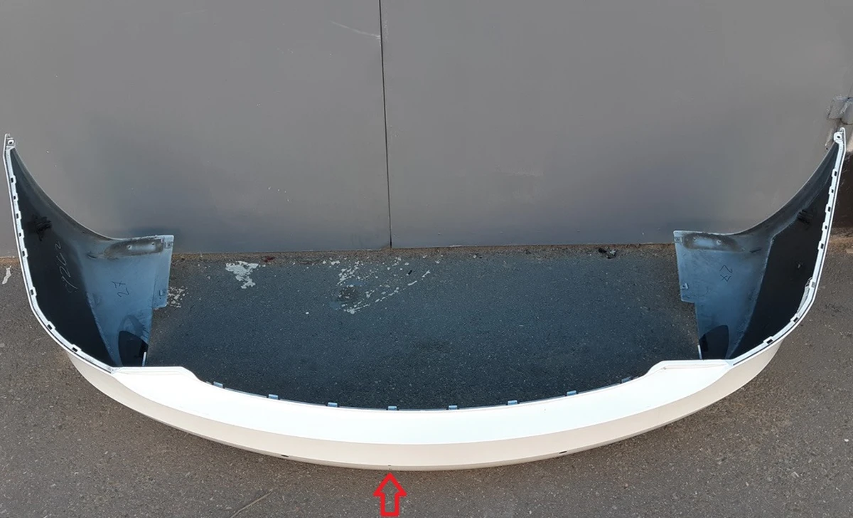 1 Бампер задний под 6 парктроников с кронштейнами PPSW белый (с повреждением) Tesla model S REST 1057319-S3-A