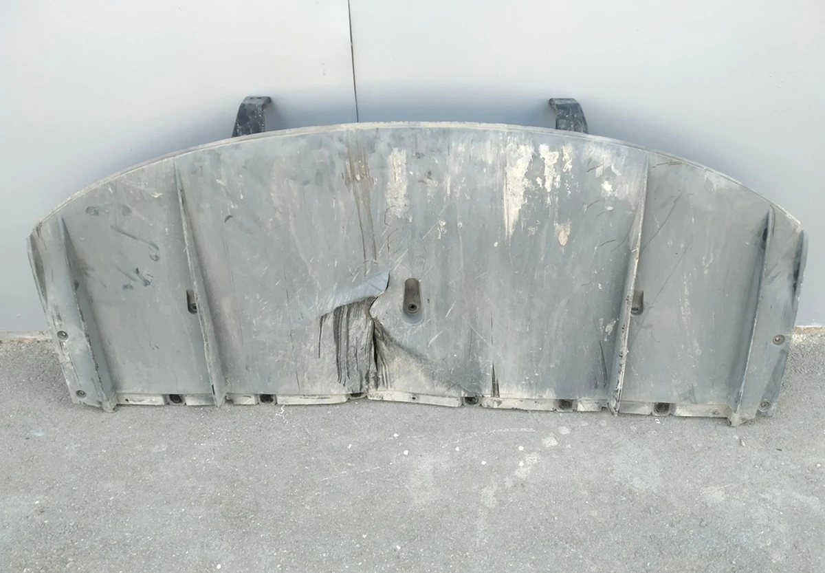 Диффузор бампера заднего нижний (с повреждением) Tesla model S REST 1057320-00-B