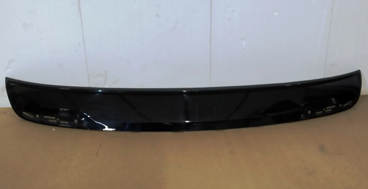 Накладка бампера заднього нижня (губа) пофарбована PMNG Tesla model S REST 1057321-00-C