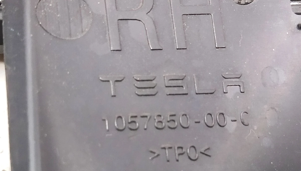 13 GRILLE COVER RH, FR FASCIA Tesla model S REST 1057850-00-C