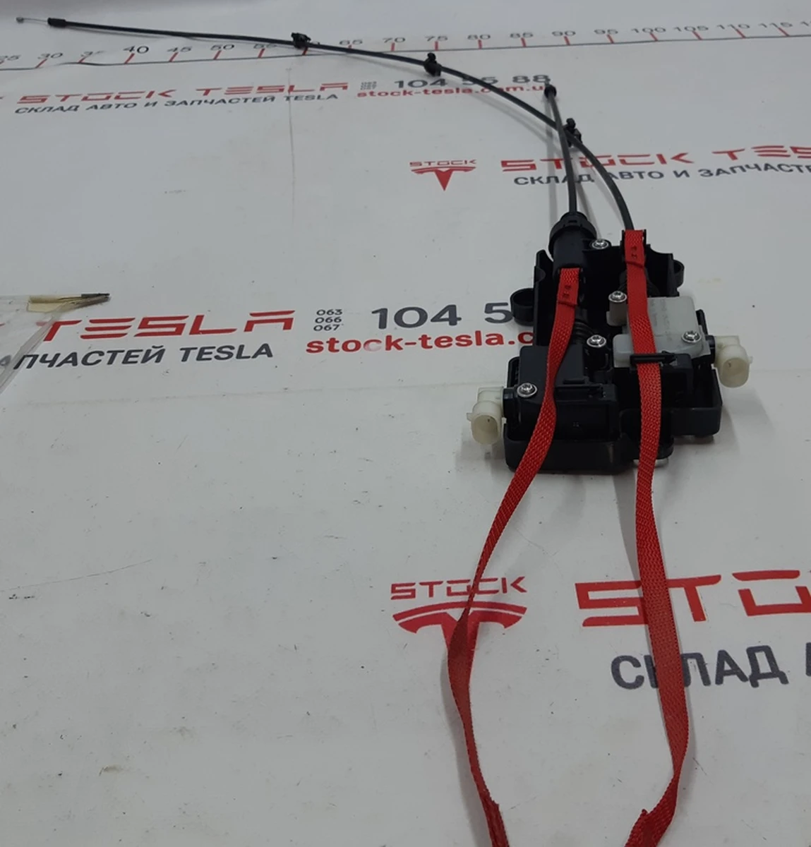 2 Привод замка капота электрический в сборе Tesla model X 1057991-00-F