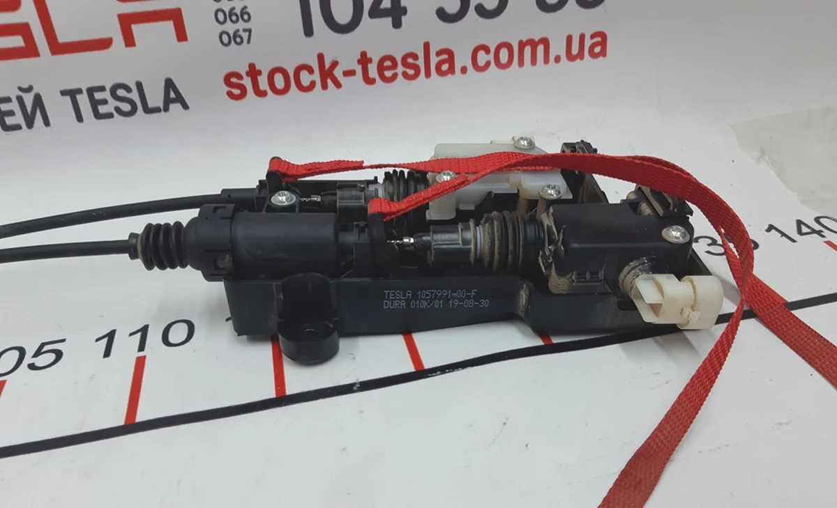 2 Привод замка капота электрический в сборе Tesla model X 1057991-00-F