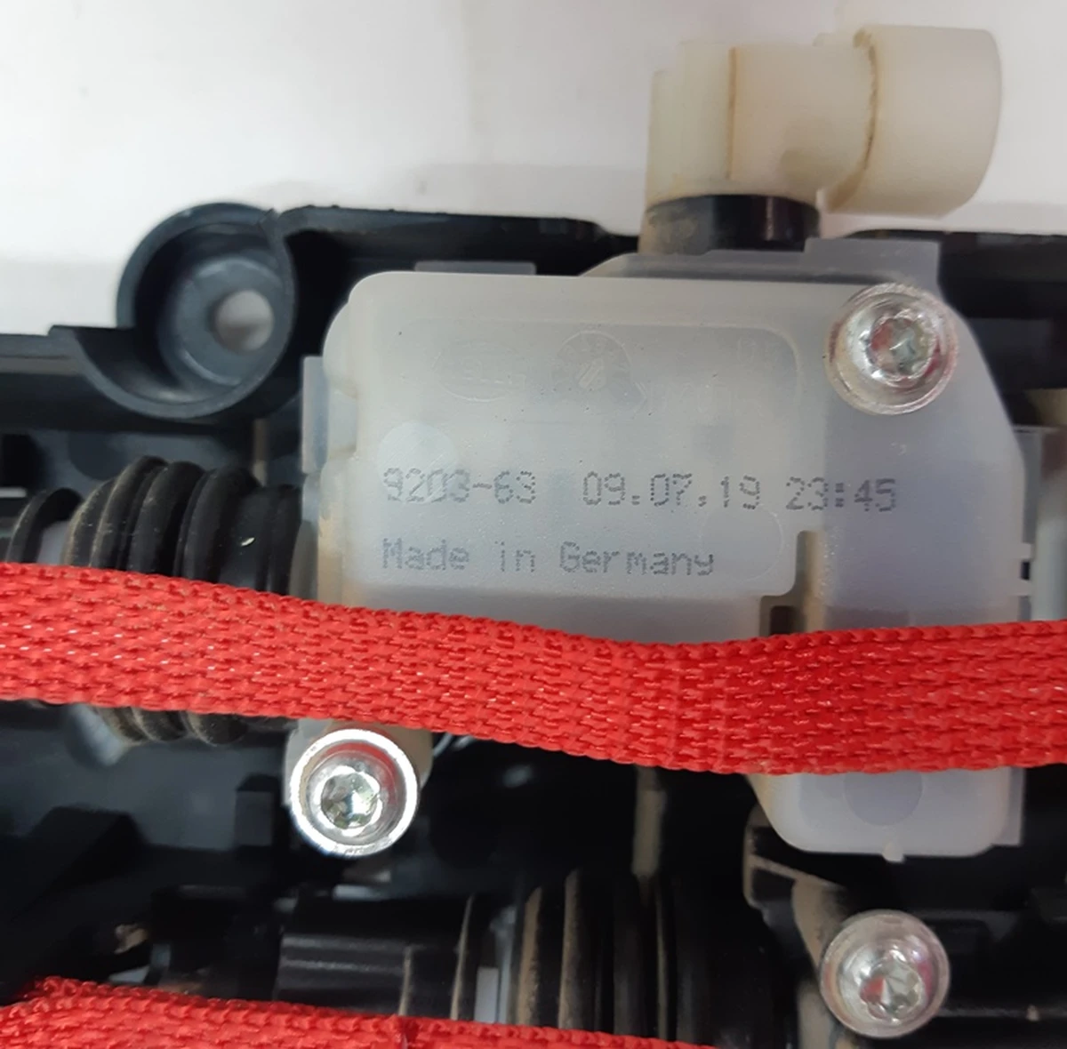 2 Привод замка капота электрический в сборе Tesla model X 1057991-00-F