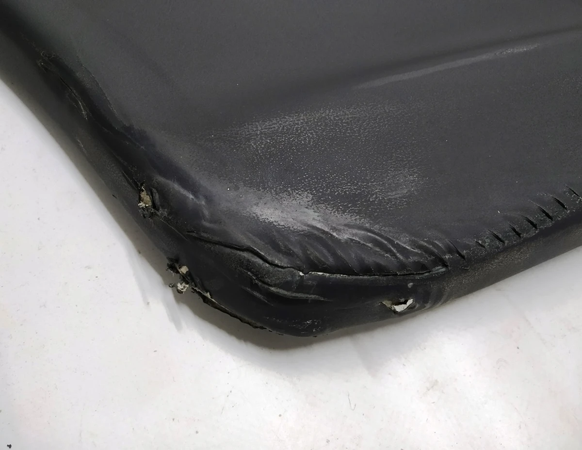 1 MX DOOR TRIM RR LH PREM PUR CREAM with damages Tesla model X 1058003-22-K