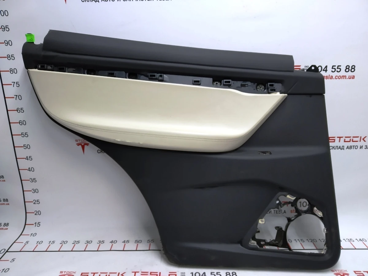 1 MX DOOR TRIM RR LH PREM PUR CREAM with damages Tesla model X 1058003-22-K