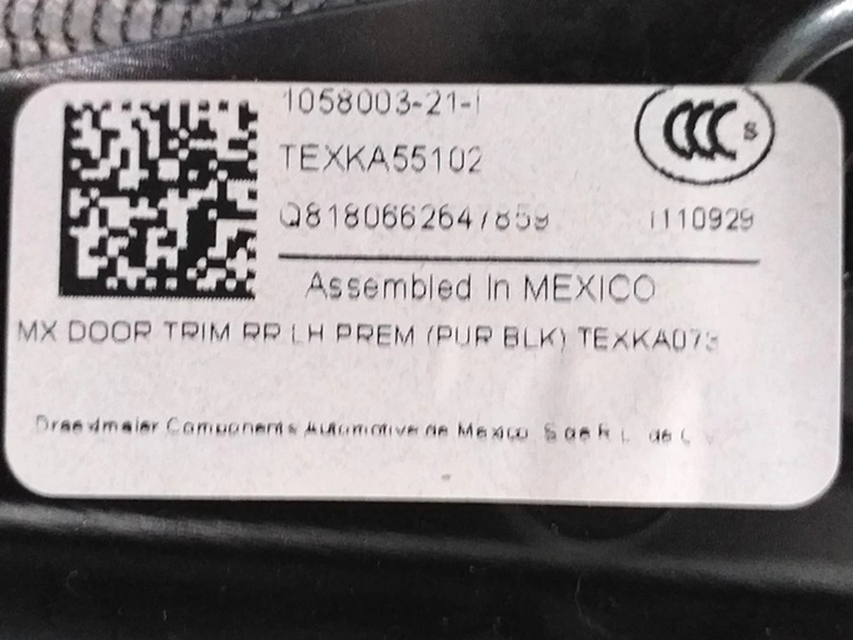 1 MX DOOR TRIM RR LH PREM PUR BLK with damage Tesla model X 1058003-21-K