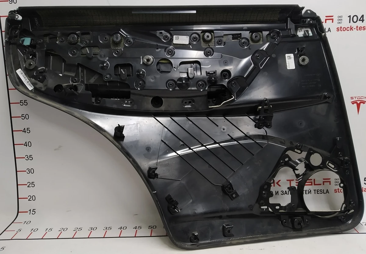 1 Card (skeleton) rear right door PREM PUR BLK Tesla model X 1058004-21-K