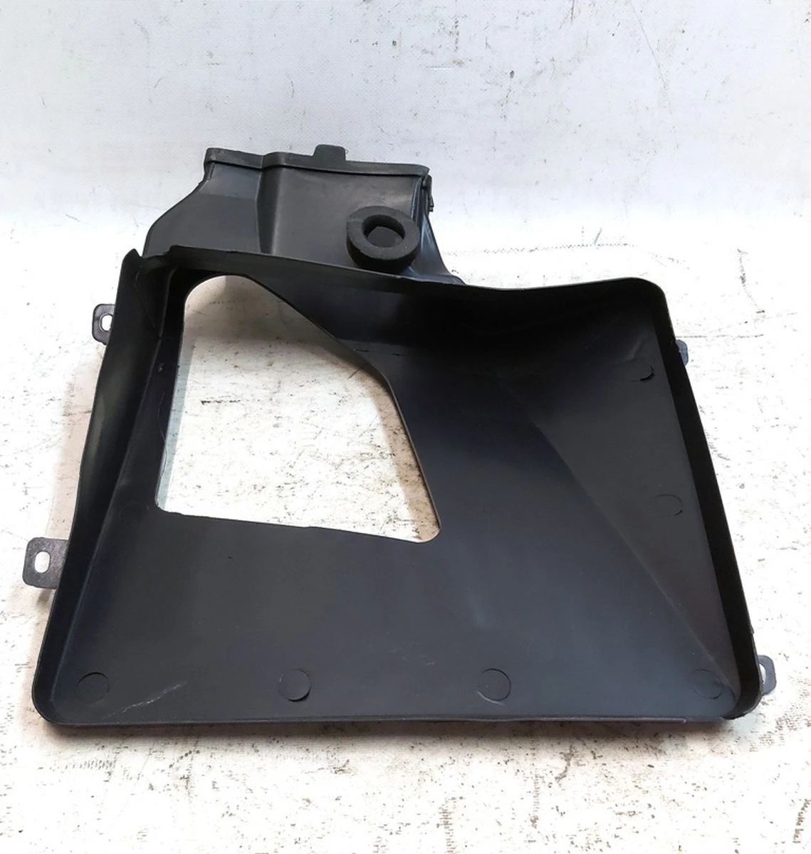 6 Дифузор правий радіатора кондиціонера AWD Tesla model S REST 1058024-00-C