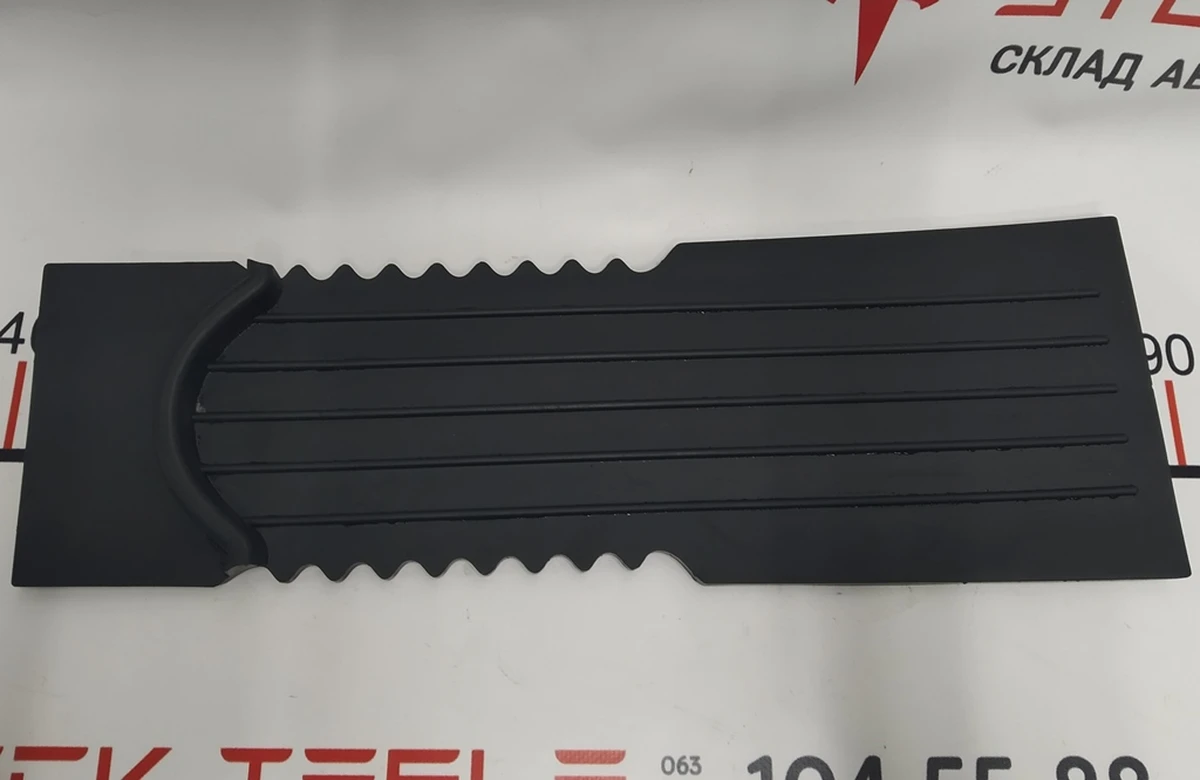 Килимок гумовий центральній консолі преміум великий Tesla Model S REST, Model X 1058083-00-B