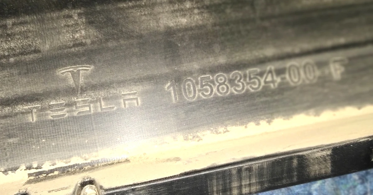 2 Накладка нижняя (структурная) бампера заднего Tesla model X 1058354-00-F