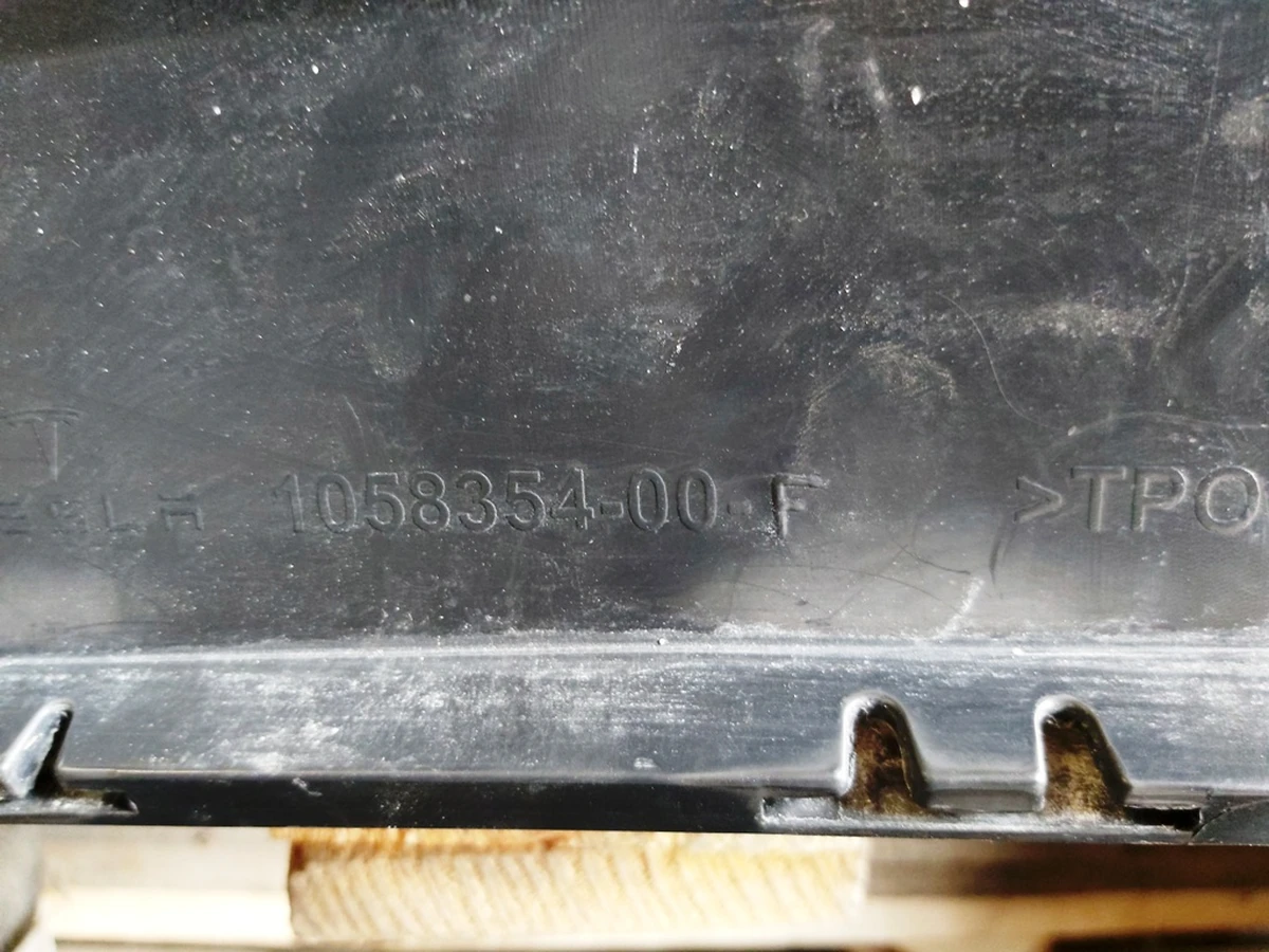 2 Накладка нижняя (структурная) бампера заднего с повреждением Tesla model X 1058354-00-F