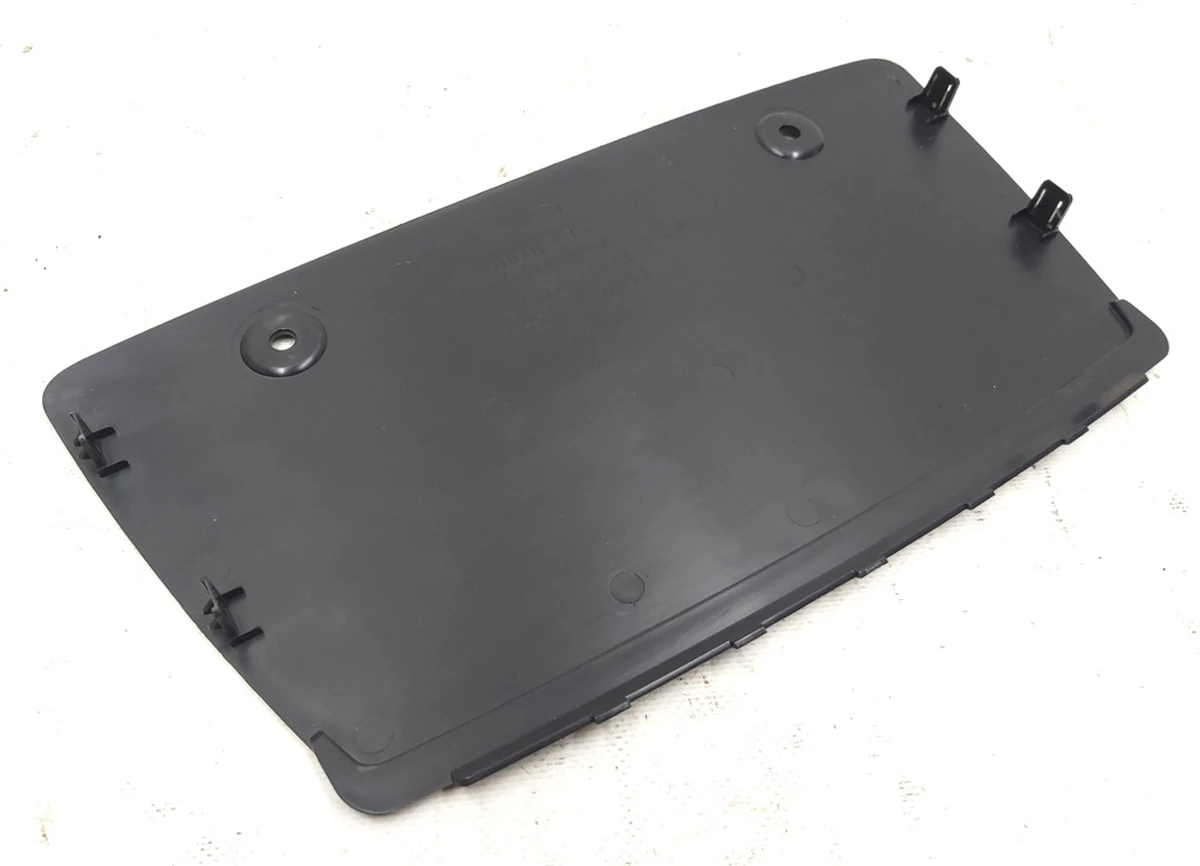 4 Крышка диффузора бампера заднего нижнего (заглушка фаркопа, люк) Tesla model X 1058357-00-D