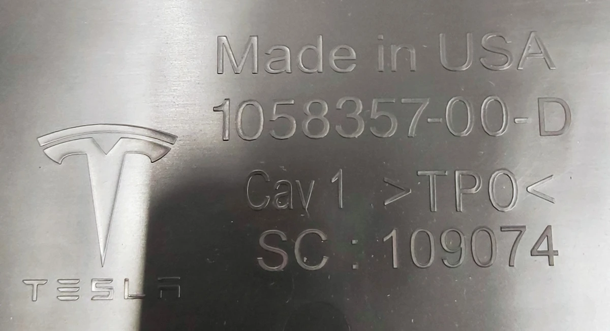 4 Крышка диффузора бампера заднего нижнего (заглушка фаркопа, люк) Tesla model X 1058357-00-D