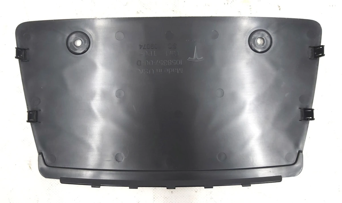 4 Крышка диффузора бампера заднего нижнего (заглушка фаркопа, люк) Tesla model X 1058357-00-D