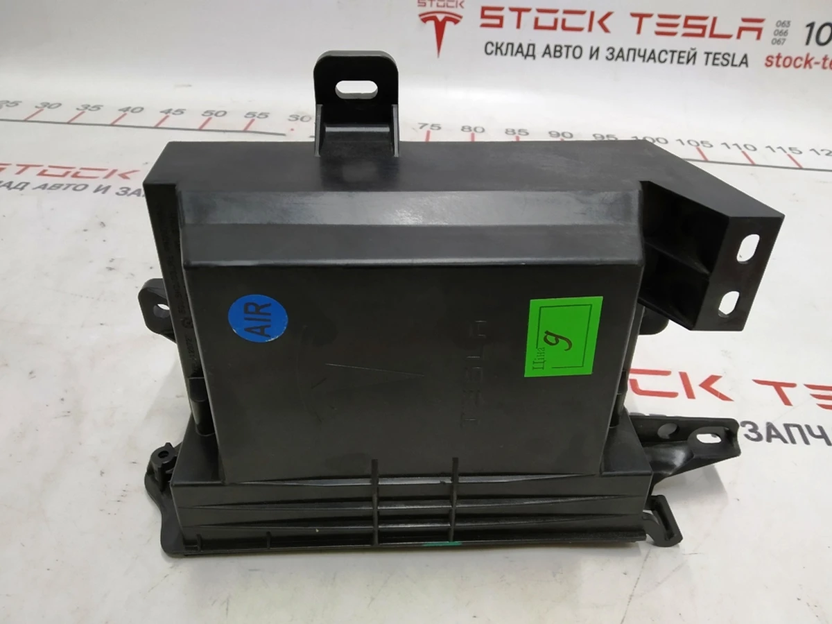 14 Tesla model X pneumatic control box 1058358-03-G