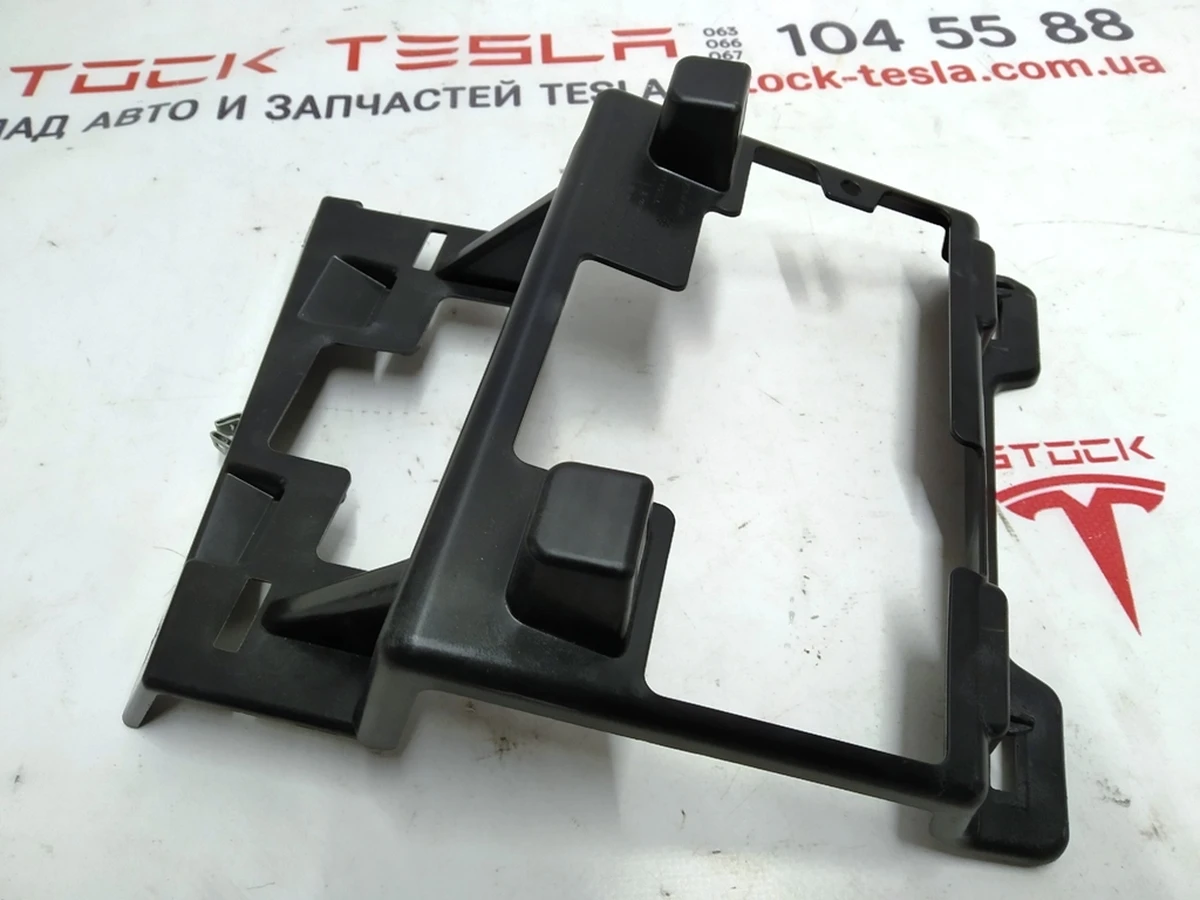 10 Кронштейн опорный основного монитора пластикового каркаса Tesla Model S REST, Tesla Model X 1003326, 1035572