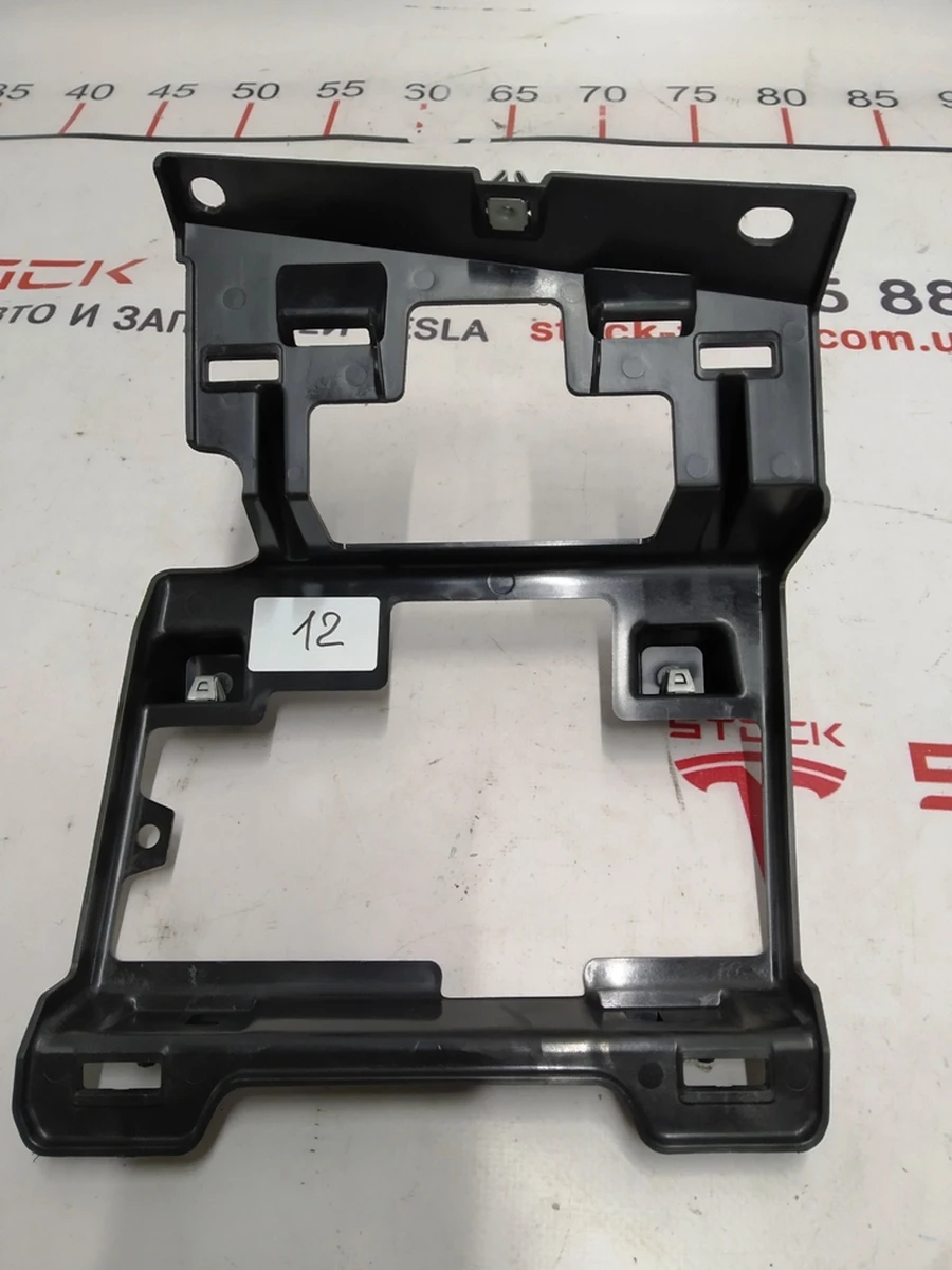 10 Кронштейн опорный основного монитора пластикового каркаса Tesla Model S REST, Tesla Model X 1003326, 1035572