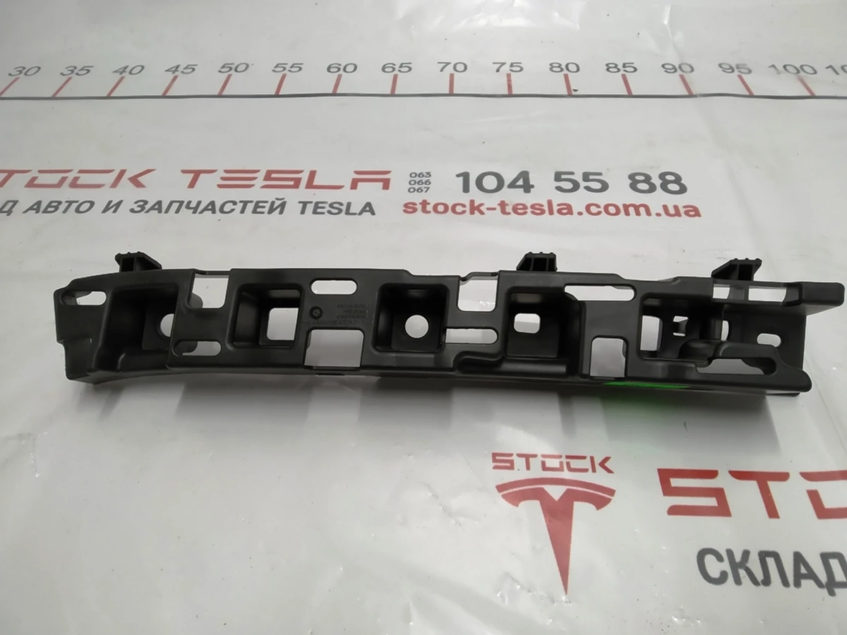 Кронштейн облицовки верхней накладки стойки C задней правой двери Tesla Model X 1059188-00-A
