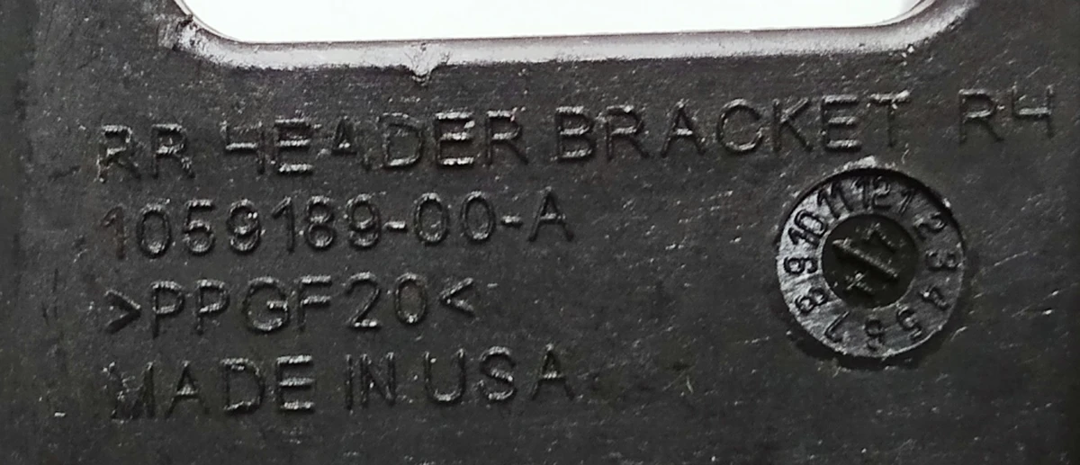 Кронштейн облицовки верхней накладки стойки C задней правой двери Tesla Model X 1059188-00-A