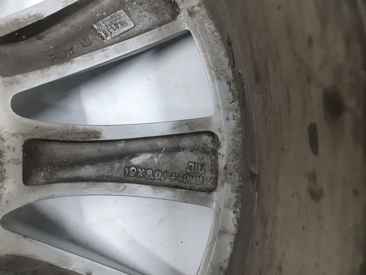 1 WHEEL, 19x8.0 ET40 - SILVER SLIPSTREAM with damage Tesla model S, model S REST 1076891-00-B