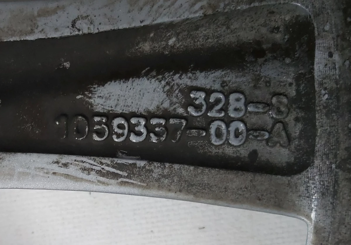 1 Wheel disk 19X8.0 ET40 - SILVER SLIPSTREAM damaged Tesla model S REST 1076891-00-B