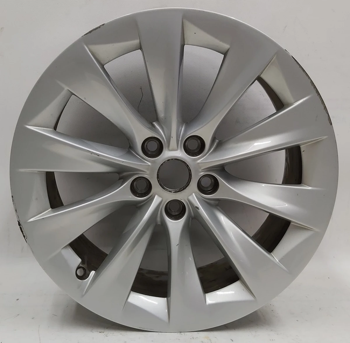 1 Wheel disk 19X8.0 ET40 - SILVER SLIPSTREAM damaged Tesla model S REST 1076891-00-B