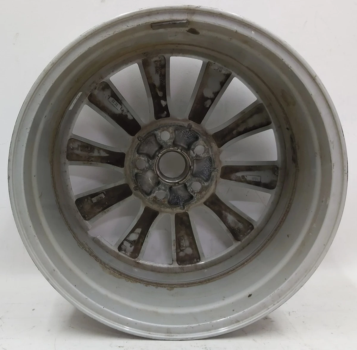 1 Диск колесный 19X8.0 ET40 - SILVER SLIPSTREAM с повреждением Tesla model S, model S REST 1076891-00-B